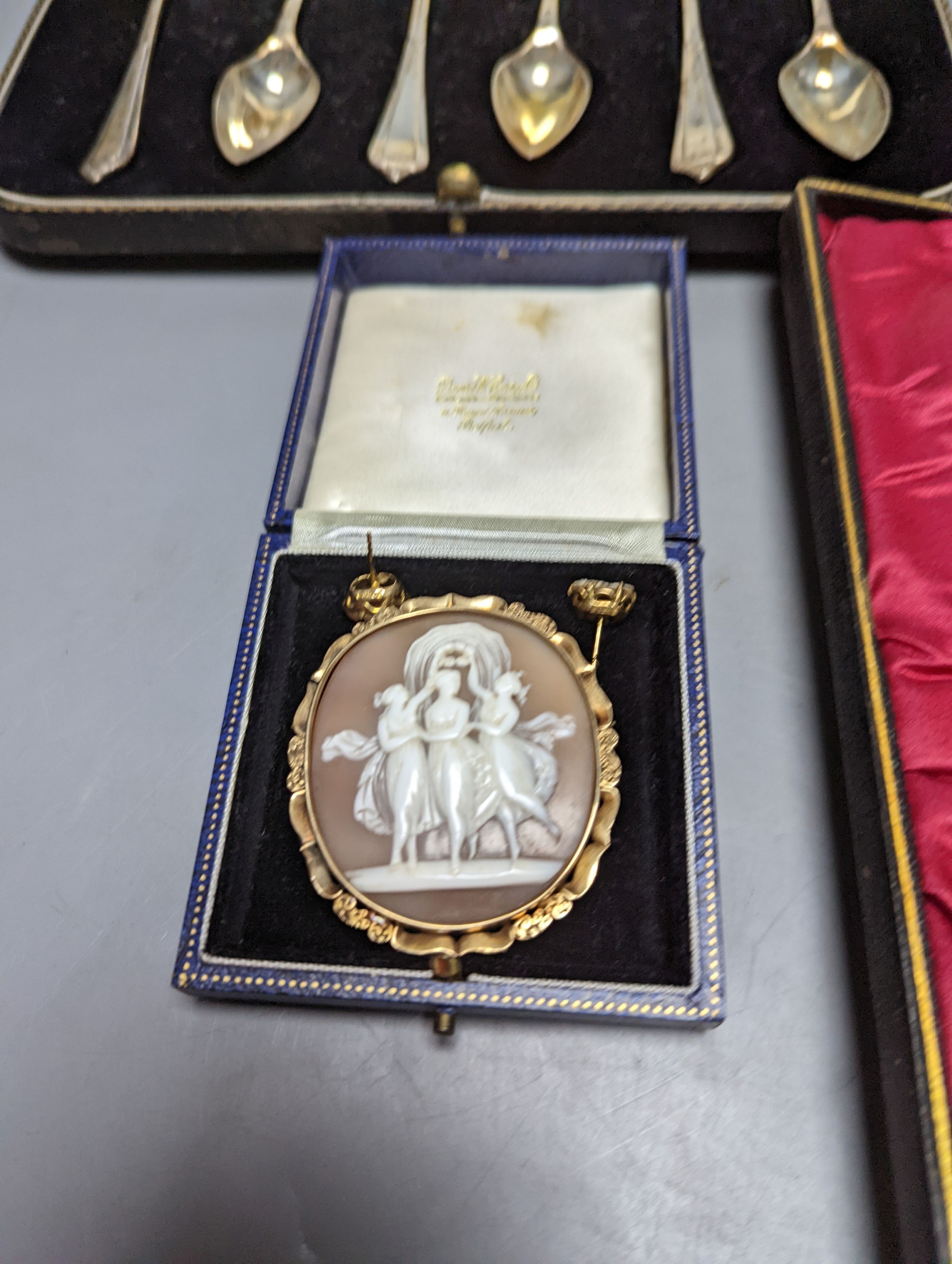 Mixed items including coins, cameo brooch in yellow metal mount, plated ware and a cased set of six silver grapefruit spoons.